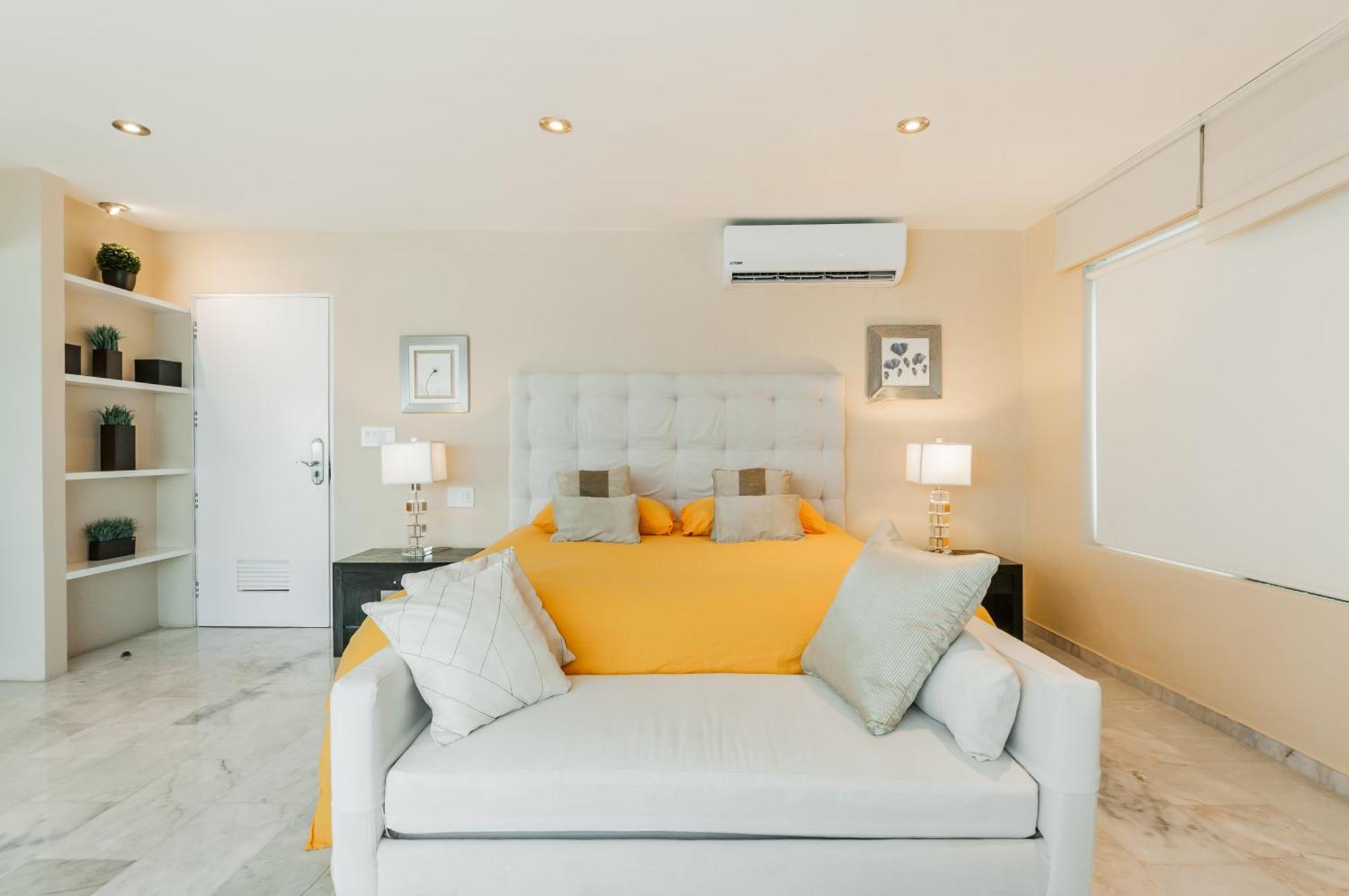Brisas Beachfront Penthouses Cancun Exterior photo