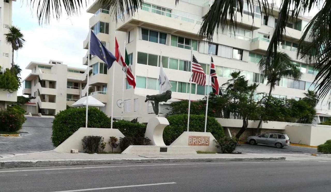 Brisas Beachfront Penthouses Cancun Exterior photo